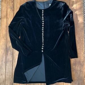Vintage  80s black velvet woman’s tunic in excellent condition holiday christmas
